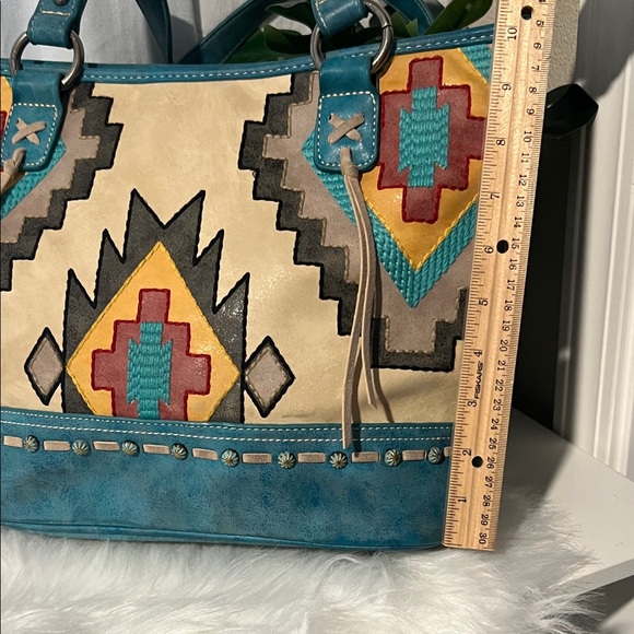 Montana West Concealed Carry Turquoise and Red Aztec Tote - Picture 4 of 6